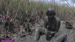 Filthy Fucking in the Swamp Follando